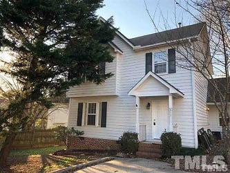 311 Wax Myrtle Ct - Cary, NC