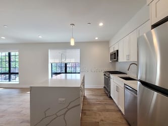 25-70 32nd St unit 2B - Queens, NY