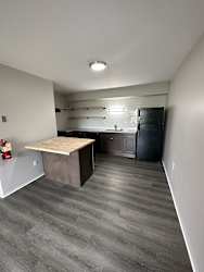 18646 Van Horn Rd - Woodhaven, MI
