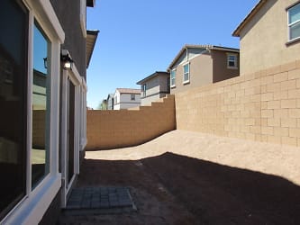 422 Canary Song Dr - Henderson, NV