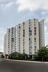 John Knox Towers Apartments - Norfolk, VA