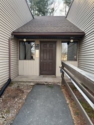 402 Twin Circle Dr #402 - South Windsor, CT