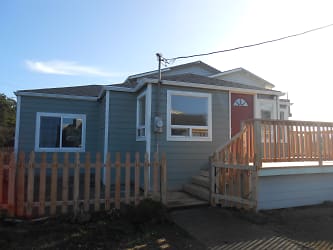 563 SW 4th St - Newport, OR
