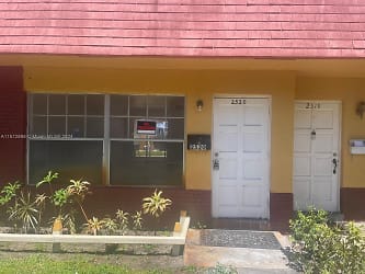 2520 NW 52nd Ave #21C - Lauderhill, FL
