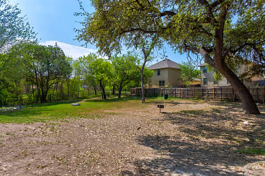 Hilltop Oaks Apartments - San Antonio, TX