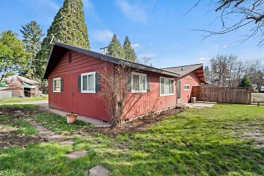 272 S Royal Ave unit A - Eagle Point, OR