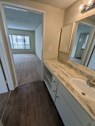 8455 Lindley Ave unit 309 - Los Angeles, CA