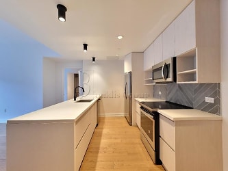 34-22 35th St unit 1AA - Queens, NY
