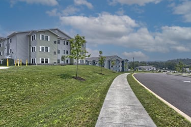 Oakwood Hills Apartments - Mechanicsburg, PA