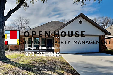 313 Bowie St - Forney, TX