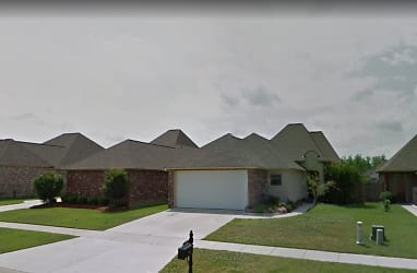 2568 Middle Towne Rd - Zachary, LA