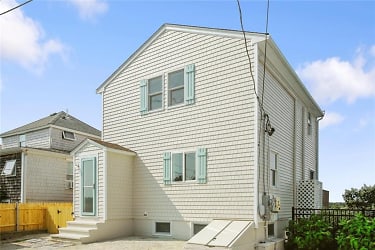 333 Riverside St - Portsmouth, RI