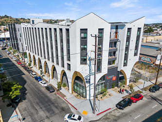 Barranca Apartments - Los Angeles, CA