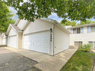 4886 10th Ave SW - Fargo, ND