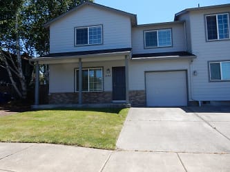 1496 Trent Ave N - Keizer, OR