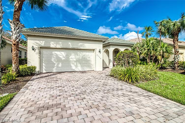 3460 Lakeview Isle Ct - Fort Myers, FL