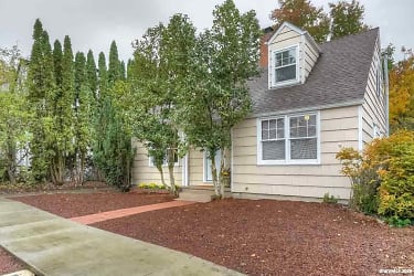 418 NW 30th St - Corvallis, OR