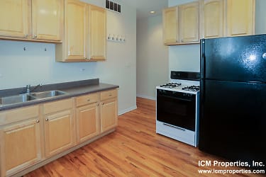 2450 N Southport Ave unit 2450-201 - Chicago, IL