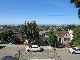 6100 Laird Ave - Oakland, CA