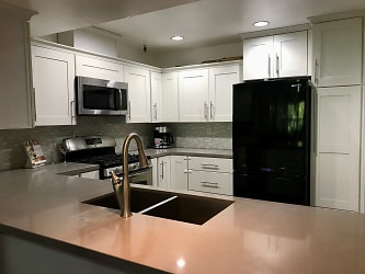 Upgraded kitchen with stainless steel appliances