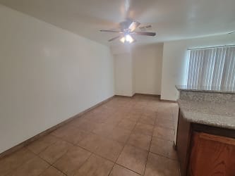 460 Oswell St unit 460 - Bakersfield, CA