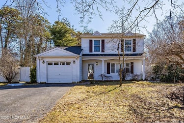 558 Leawood Ave - Toms River, NJ