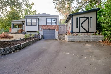925 Terrace Dr NW - Salem, OR