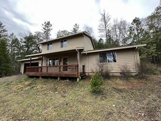 8797 W Evans Creek Rd - Rogue River, OR