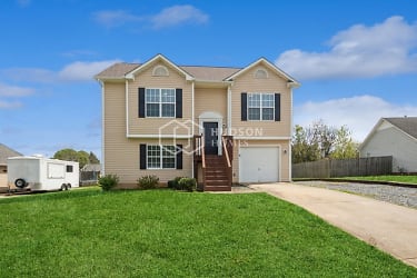 4212 4 Winds Ct SW - Concord, NC