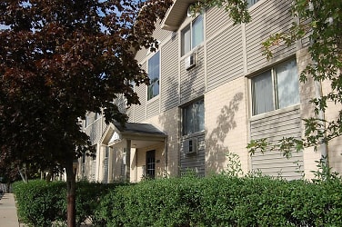 Brookstone Apartments - Waukegan, IL