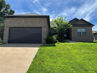 2662 Olive Ct - Siloam Springs, AR
