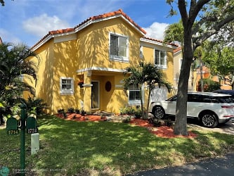 1724 Royal Palm Way - Hollywood, FL