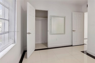 131 SW 52nd Ct - Coral Gables, FL