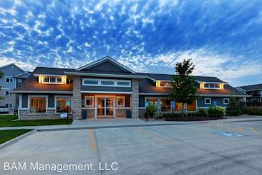 Autumn Ridge Apartments - Casual Spaces. Luxurious Perks. - Waukee, IA