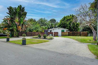 1124 NW 15th Ct - Fort Lauderdale, FL