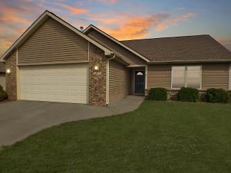 1432 Candlewick Ln - West Lafayette, IN