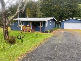 69903 Riddling Rd - North Bend, OR