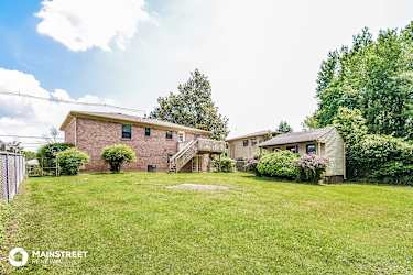 1042 Cristland Rd - Louisville, KY