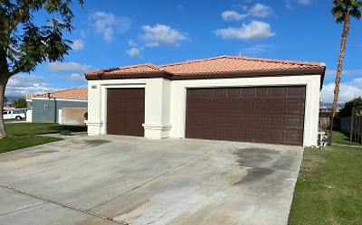 45580 King Palm Dr - Indio, CA