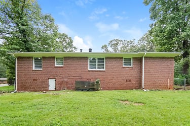 400 18th Court NW - Center Point, AL
