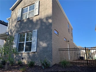 2351 E Amherst Aly - Fayetteville, AR