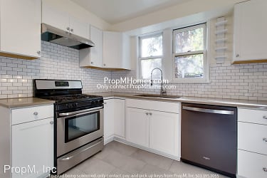 3228 S Water Ave - Portland, OR