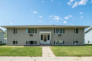 2017 5th St NW - Minot, ND