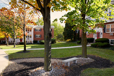 Kings Gate West Apartments - Camillus, NY