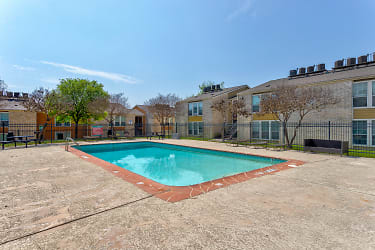 Hilltop Oaks Apartments - San Antonio, TX