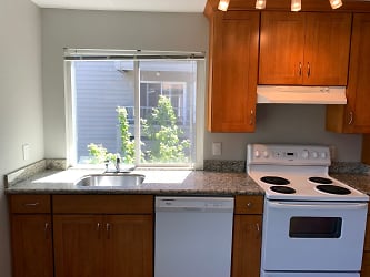 717 Llewellyn Place Apartments - Seattle, WA