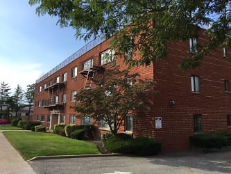 Fairfield Estates At Rockville Centre Apartments - Rockville Centre, NY