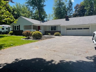 233 Fairport Rd - East Rochester, NY
