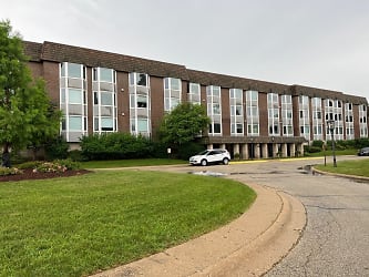 2400 Windsor Mall 2 H Apartments - Park Ridge, IL