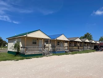 Desert Dove RV Park And Cabins Apartments - Stinnett, TX